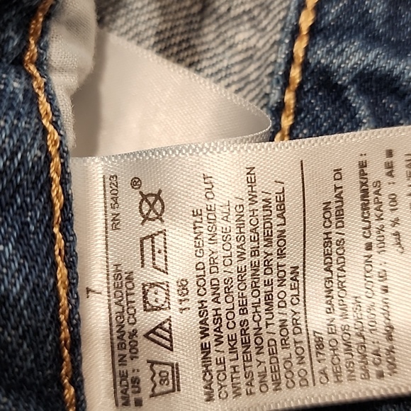 Old Navy Girls Denim Shorts 🩷🩵 - Picture 8 of 10